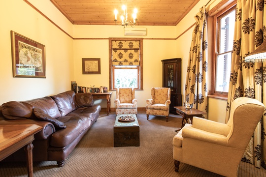 Upstairs Lounge - Evergreen Manor & Spa